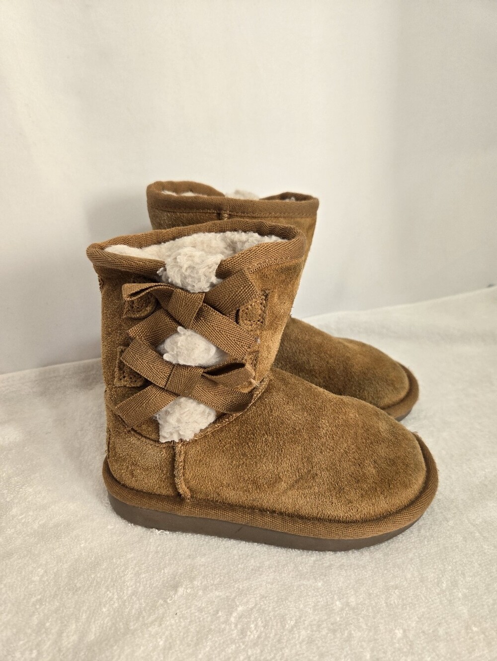 Koolaburra by UGG Girls Size 8 Brown Suede Bow Shearling Lined Boots